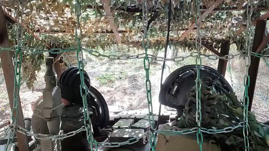 Минобороны показало кадры боевой работы танков Т-72Б3М на харьковском направлении Минобороны показало кадры боевой работы танков Т-72Б3М на харьковском направлении