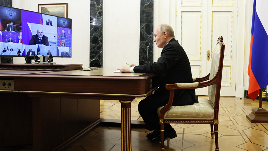 Путин обсудил с членами Совбеза обеспечение ритмичной работы ОПК Путин обсудил с членами Совбеза обеспечение ритмичной работы ОПК
