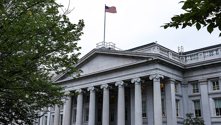 Минфин США сообщил о первом в истории превышении госдолгом отметки в $38 трлн