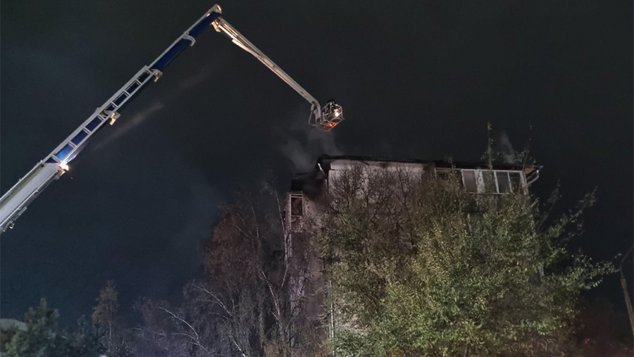 Пожар в пятиэтажном доме в Сосновоборске Красноярского края ликвидирован Пожар в пятиэтажном доме в Сосновоборске Красноярского края ликвидирован
