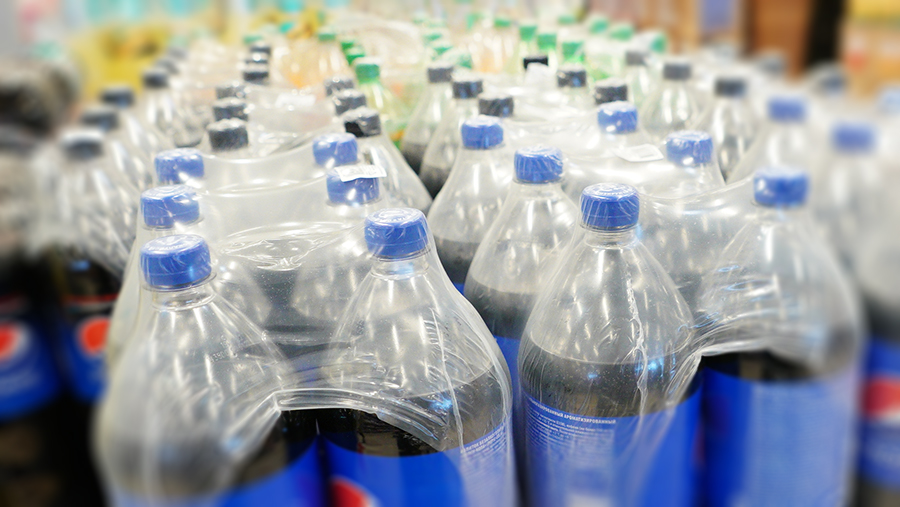 В России предложили запретить продажу сладкой газировки несовершеннолетним