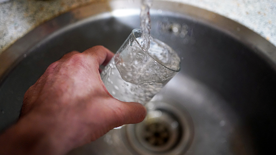 Врач указала на пользу стакана воды до завтрака