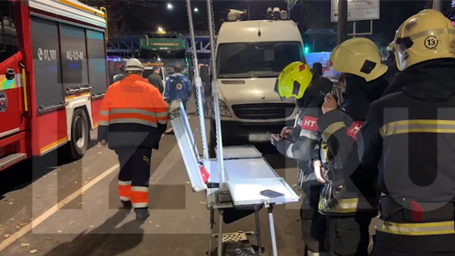 В Петербурге эвакуировали жителей одной из многоэтажек из-за просадки асфальта