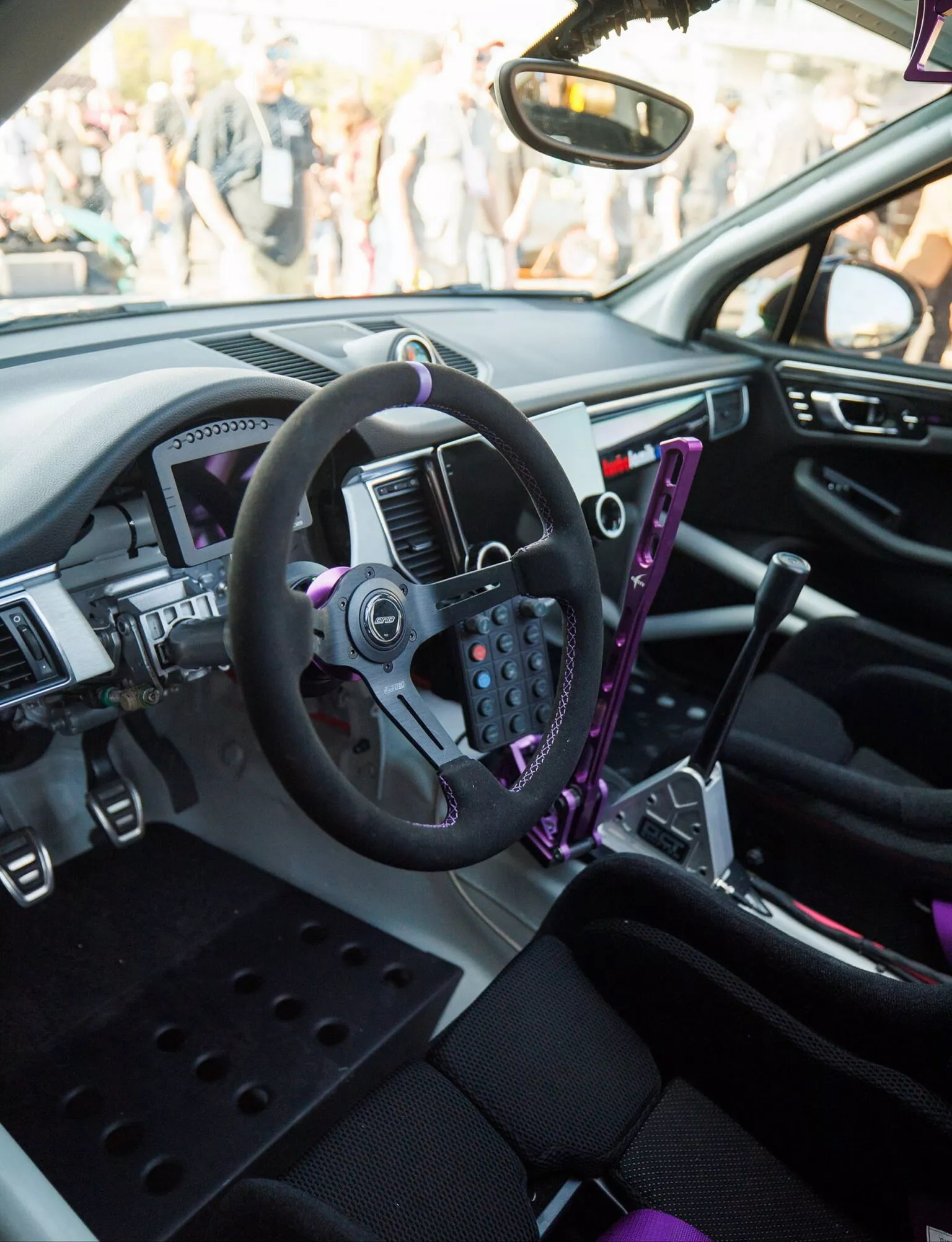 Кроссовер от Porsche превратили в автомобиль для дрифта Кроссовер от Porsche превратили в автомобиль для дрифта