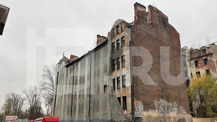 В Санкт-Петербурге частично обрушился нежилой дом XX века В Санкт-Петербурге частично обрушился нежилой дом XX века