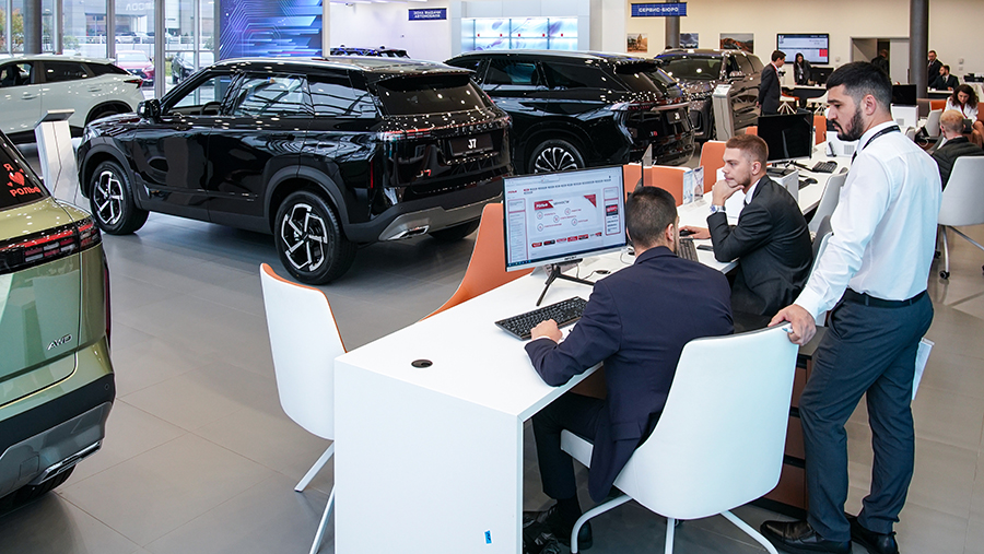 Эксперт объяснил рекордные продажи автомобилей в РФ в октябре