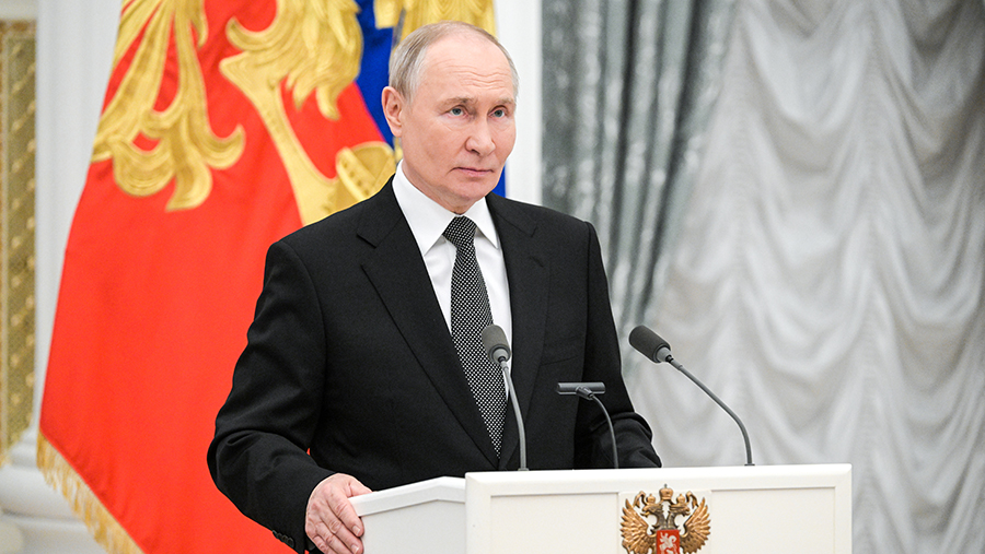 Путин распорядился провести 4 ноября церемонию вручения премий и госнаград