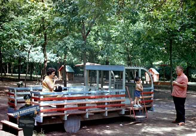 Детская площадка в роще, 1971 год  | Источник: Myekaterinodar.ru, фото из семейного архива А.&nbsp;Г.&nbsp;Клочко