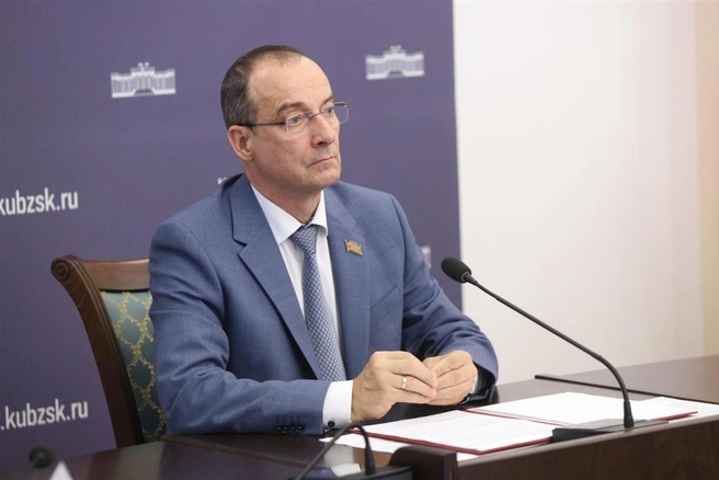 Юрий Бурлачко провел еженедельную депутатскую планерку | Источник: пресс-служба Законодательного собрания Краснодарского края