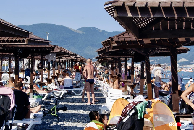 Алексино&nbsp;— один из самых популярных пляжей Новороссийска | Источник: Екатерина Подымова / 93.RU