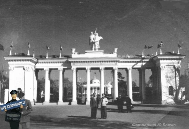 Колоннада краснодарской ВДНХ, которую построили в Чистяковской роще. Фото 1958 года  | Источник: Myekaterinodar.ru